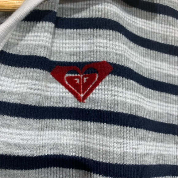 ROXY Y2K STYLE POLO CROP TOP. BLUE AND GRAY STRIPE. SHORT SLEEVE. SIZE MEDIUM. - Picture 4 of 7
